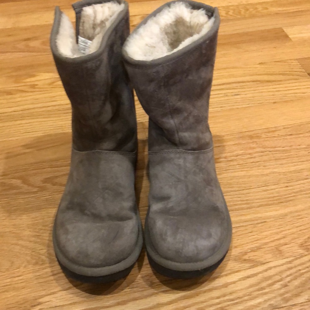 Gray zip ugg boots size 7
